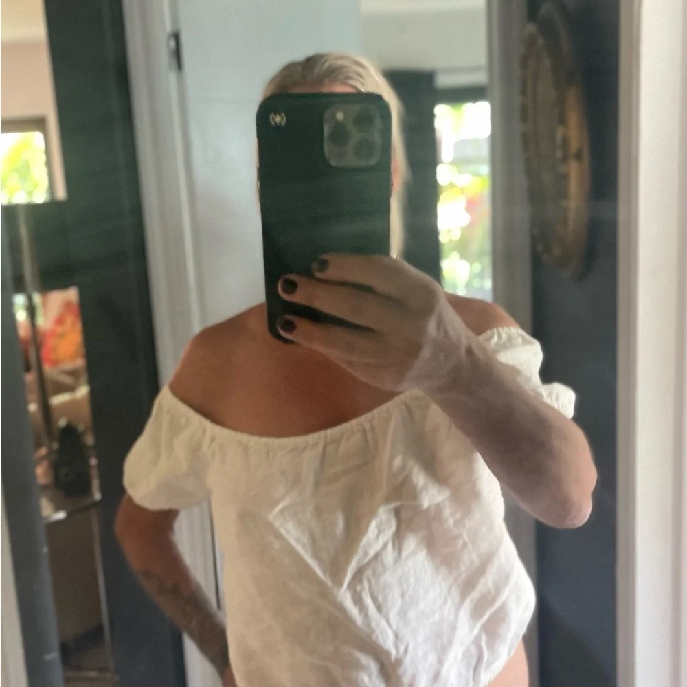 White Ruffled Fabric - Picture 2 of 7